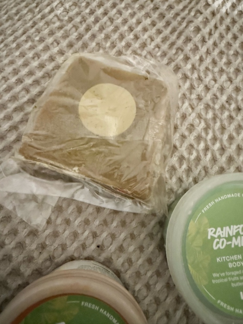 LUSH April 2026 Kitchen Fantabulosa Amazonian Banana Moon Coconut King - Picture 4 of 6
